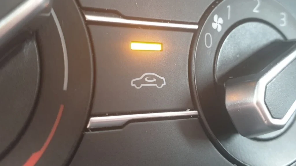 Porque é que o botão de recirculação do ar condicionado não deve estar sempre ligado?