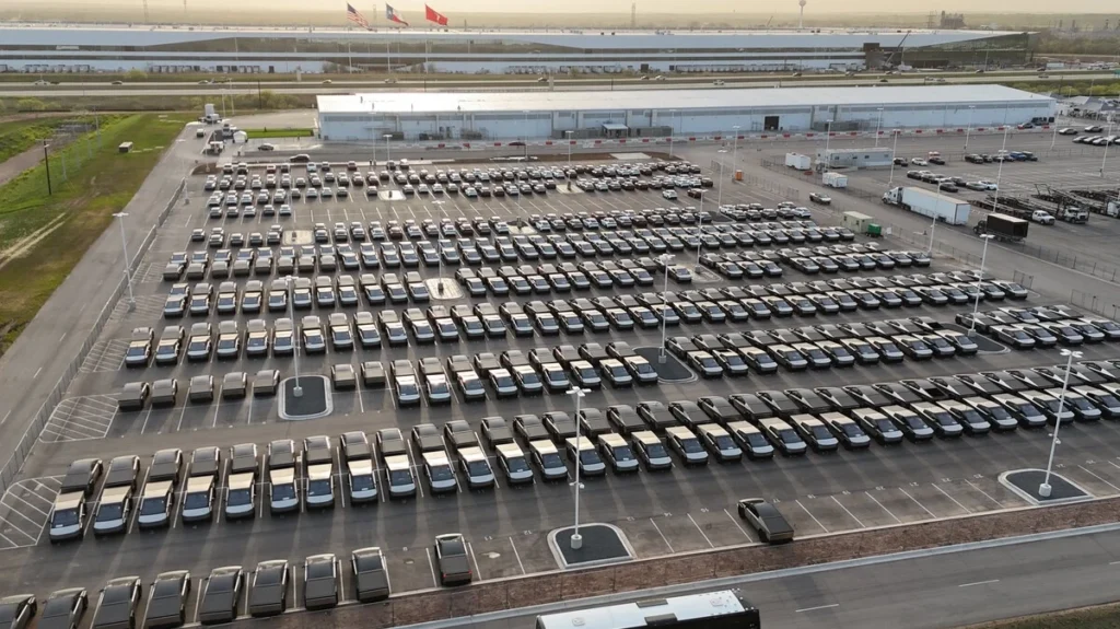 Pick-ups Cybertruck da Tesla estão a ser “empilhadas” por dificuldades de venda