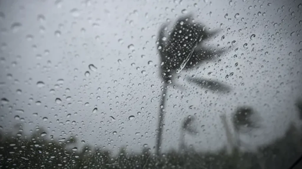 Cientistas desenvolveram um sistema que converte gotas de chuva em eletricidade