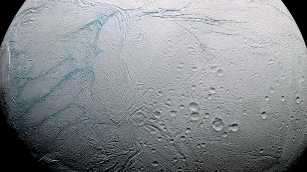 Cientistas propõe infetar outro mundo e observar o que acontece: a lua Encélado