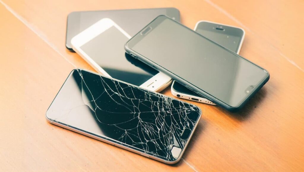 Como transformar o seu smartphone antigo num dispositivo útil (e inteligente)