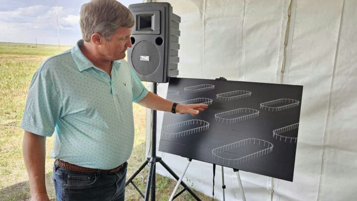 Dave Belote, coronel reformado da Força Aérea dos Estados Unidos, é um dos consultores nacionais da Airloom Energy e tem ajudado a empresa a garantir que as suas especificações estão de acordo com o serviço militar. Crédito: Renee Jean, via Cowboy State Daily