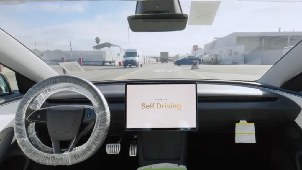 Da fábrica ao cliente: Tesla faz primeira entrega com condução 100% autónoma, diz Elon Musk