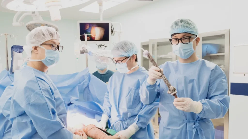 Medicina de precisão: Vietname implanta fémur em 3D numa criança com cancro