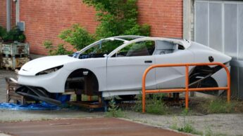 Tesla sem jantes e pneus