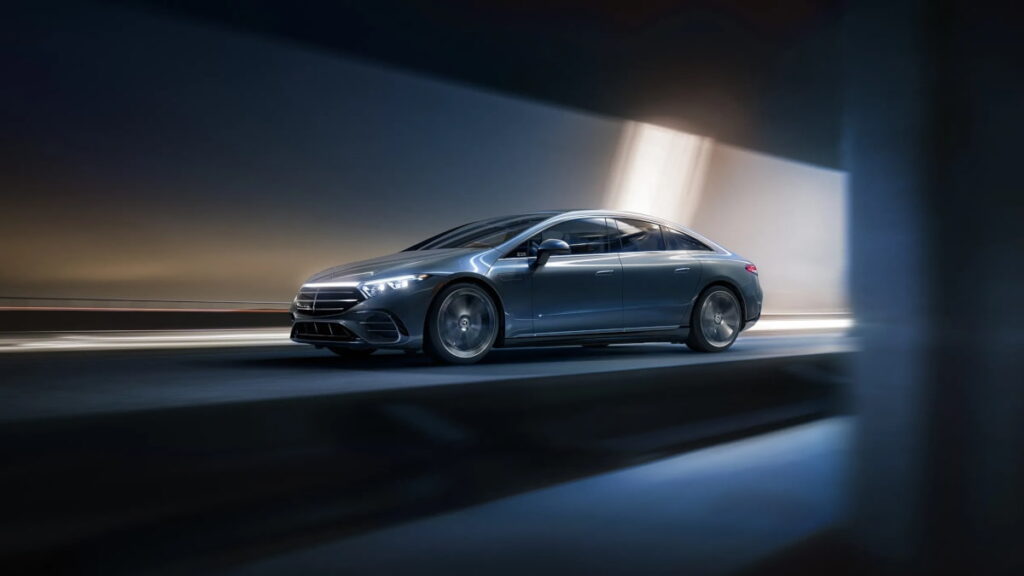 EQS chegou “10 anos antes do tempo” para ser aceite pelos clientes, diz designer da Mercedes