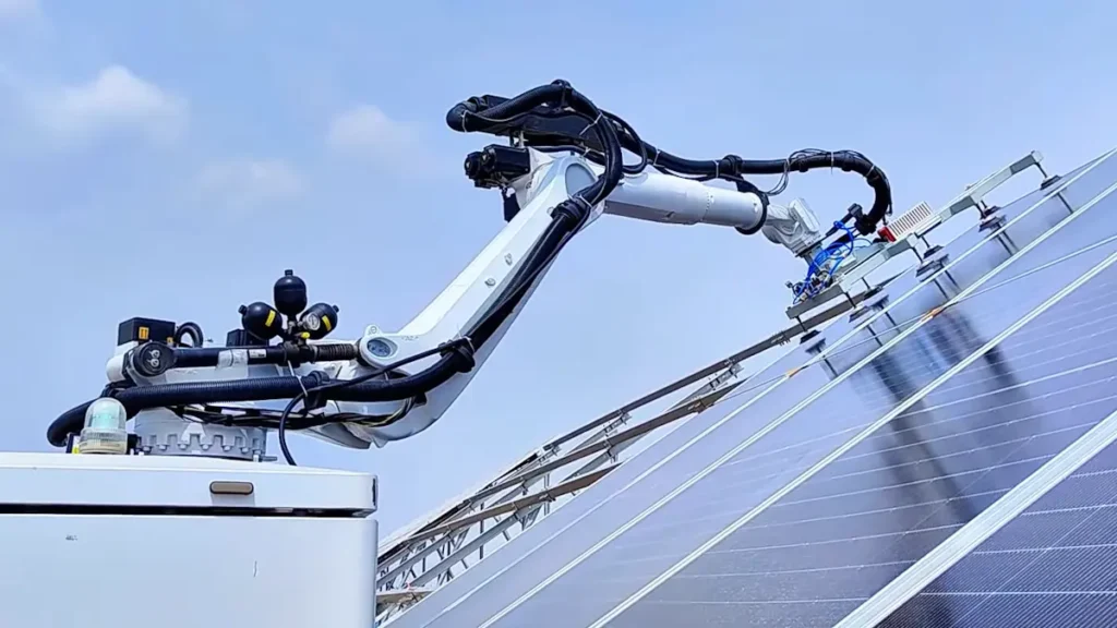 China já tem um robô que instala 1000 painéis solares por dia