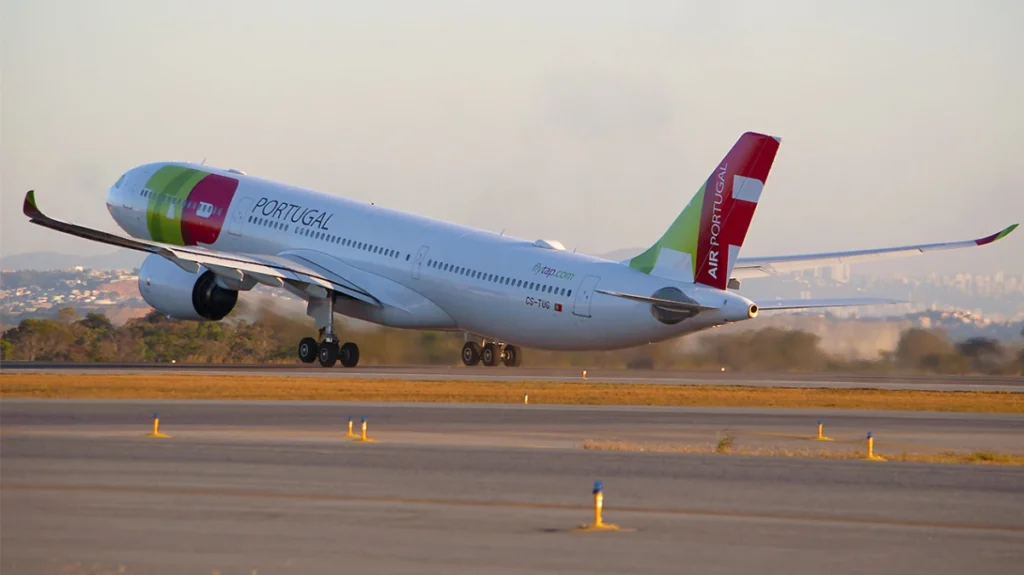 Aeroportos: UE prepara fim do limite de 100 ml para líquidos na bagagem de mão