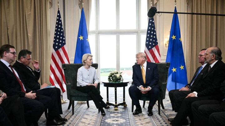 Ursula von der Leyen, presidente da Comisão Europeia, e Donald Trump, Presidente dos EUA
