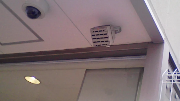 Ilustração do dispositivo, o mosquito, que provoca um zumbido, para afastar os jovens