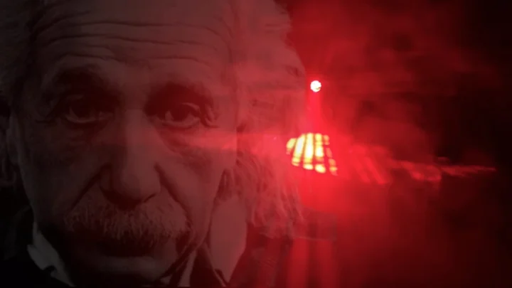 Ilustração da experiência de átomos isolados que mostra um resultado diferente do que defendia Einstein