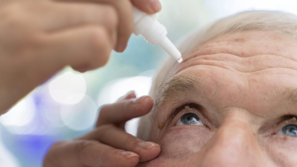 Gotas inovadoras permitem ler sem óculos durante 10 horas