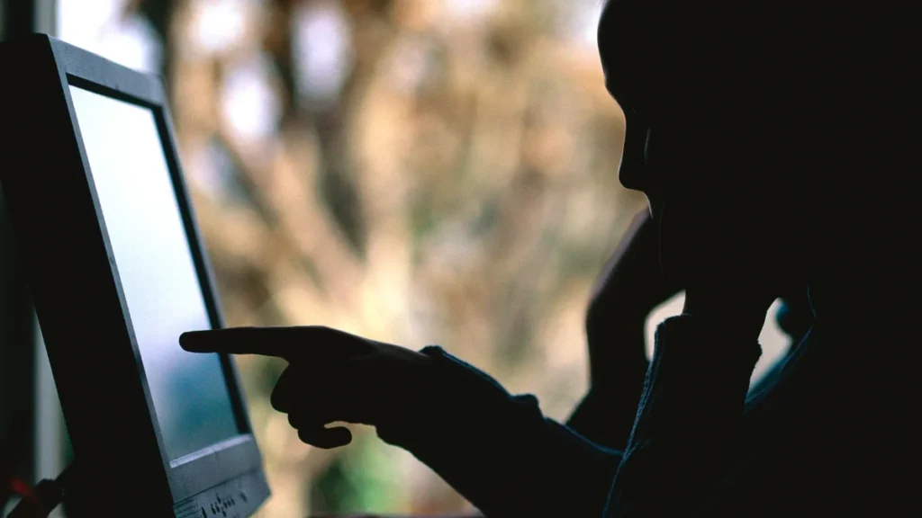 Menor detido por pornografia infantil e abuso sexual de crianças