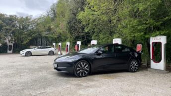 Tesla Model 3 a carregar