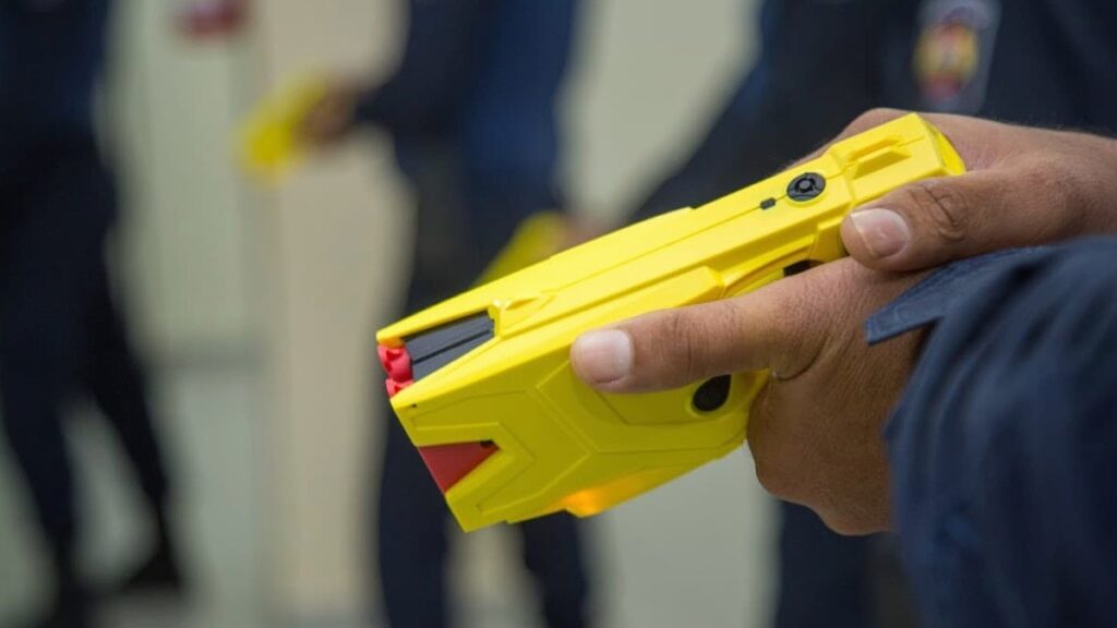 Portugal: PSP apreende “taser” a aluno! Arma custou 8 euros na Vinted