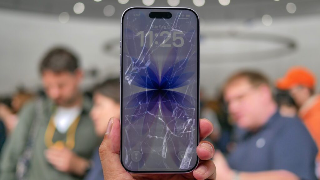 Deixou cair o iPhone 17? Veja quanto vai pagar para reparar o ecrã e outros componentes