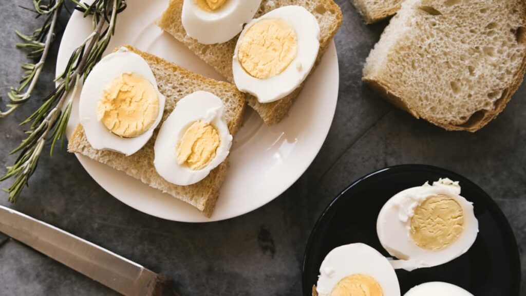 Afinal, comer ovos pode até reduzir o chamado colesterol mau?