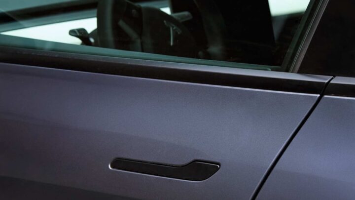 Puxador da porta de um Tesla