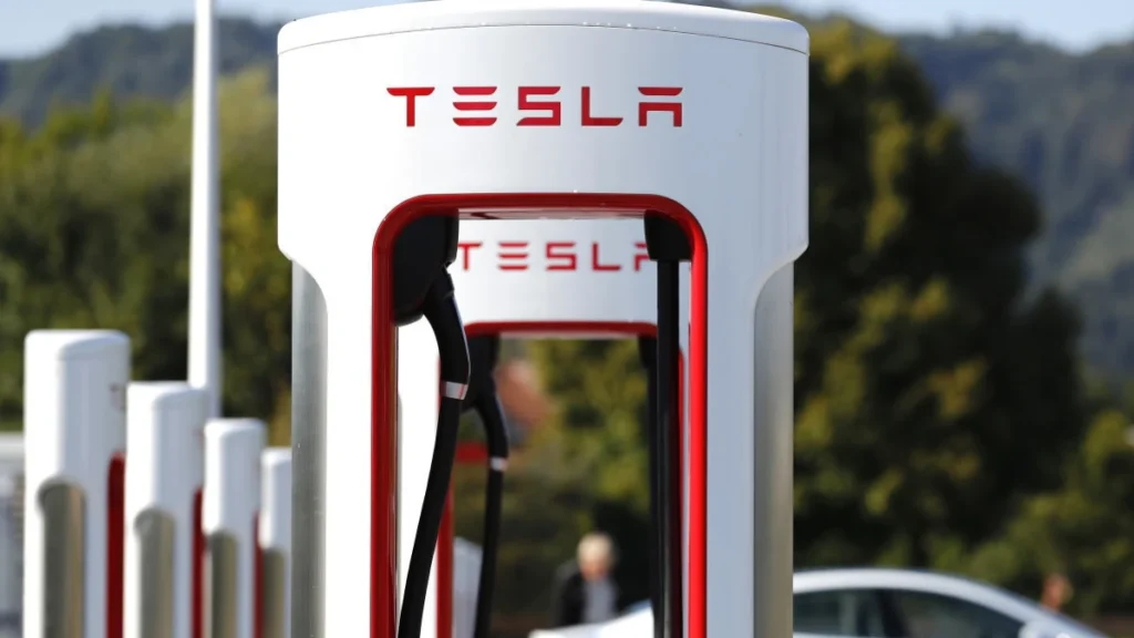 Sabia que pode comprar um Supercharger da Tesla?