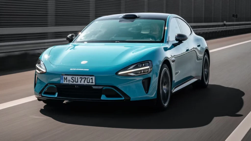 Matrix? Xiaomi alega que o SU7 recebeu ordem de um iPhone para se mover