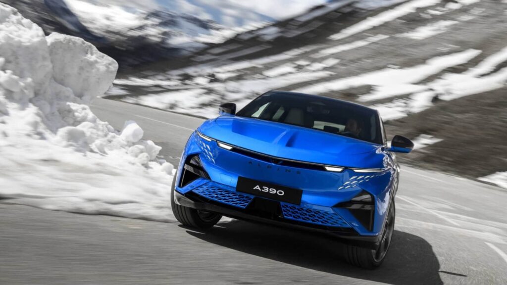 Alpine A390: novo fastback desportivo 100% elétrico tem arquitetura única com três motores