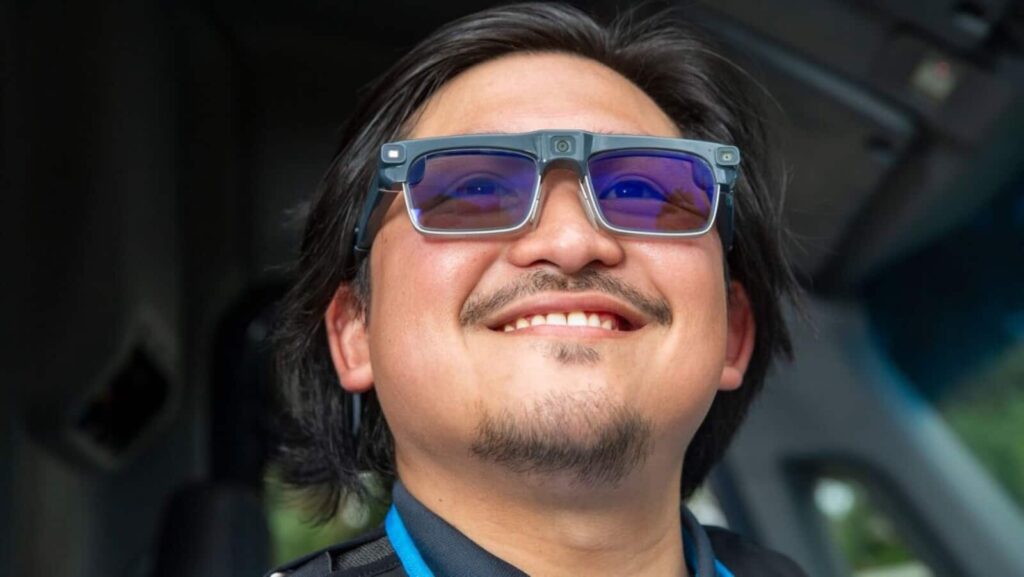 Óculos inteligentes da Amazon para os estafetas têm dados das encomendas à distância do olhar