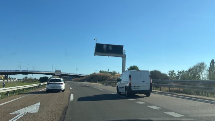 DGT impõe silenciosamente os 100 km/h como novo limite de velocidade