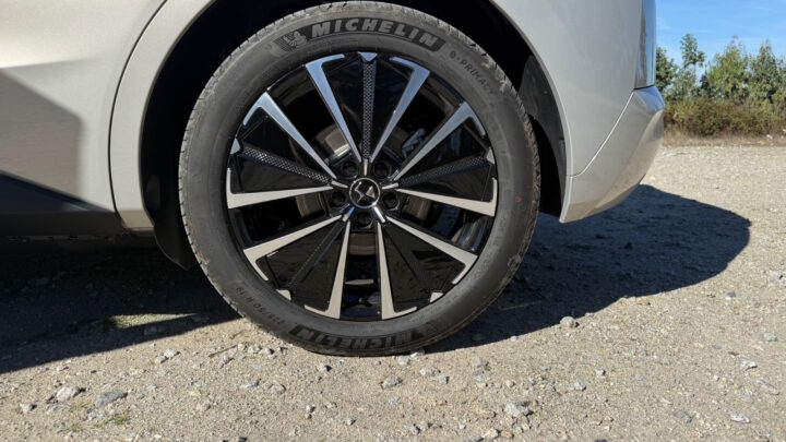 Nº4 E-TENSE 100% elétrico da DS