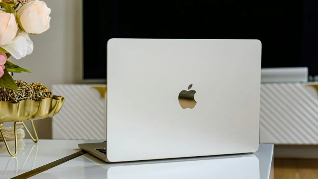 O “fim de vida” do Windows 10 impulsiona vendas de Apple MacBooks