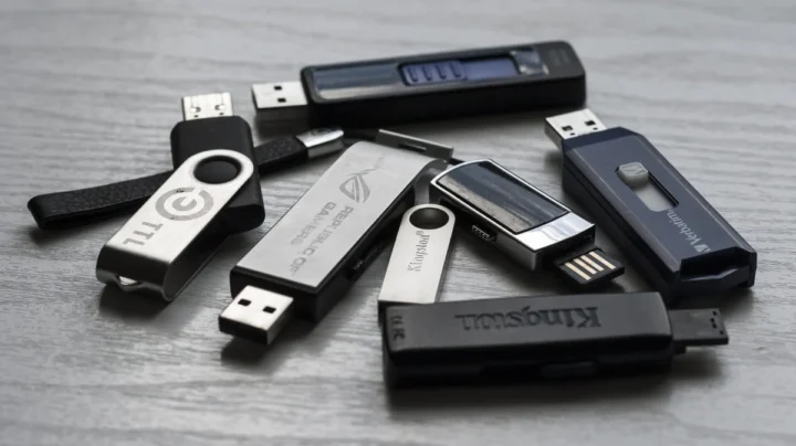 Ilustração ciberespionagem no mar