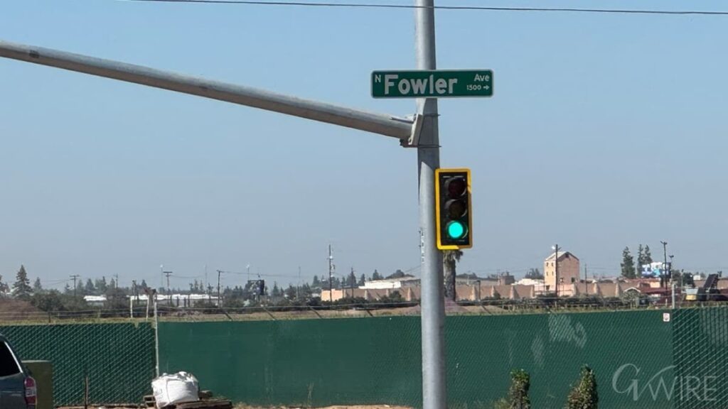 Semáforo demorou 10 meses e 2,4 milhões de dólares para começar a funcionar…