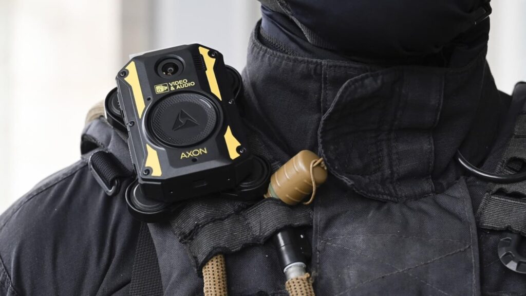 Portugal: forças policiais vão poder usar bodycams nas fardas em 2026