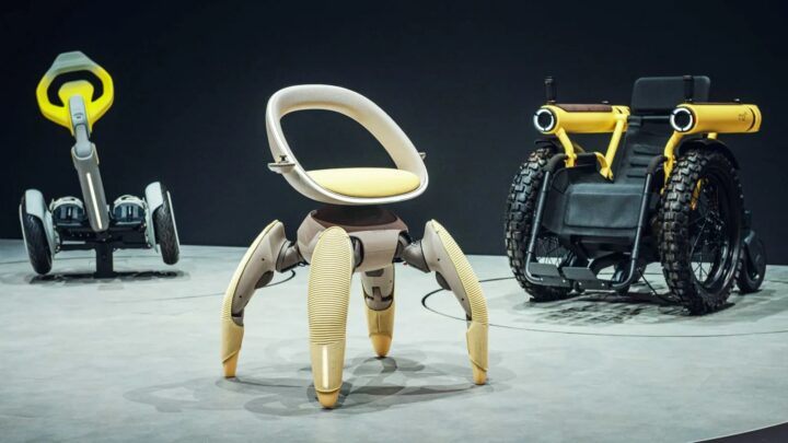 Cadeira de rodas autónoma da Toyota, mostrada no Japan Mobility Show 2025.