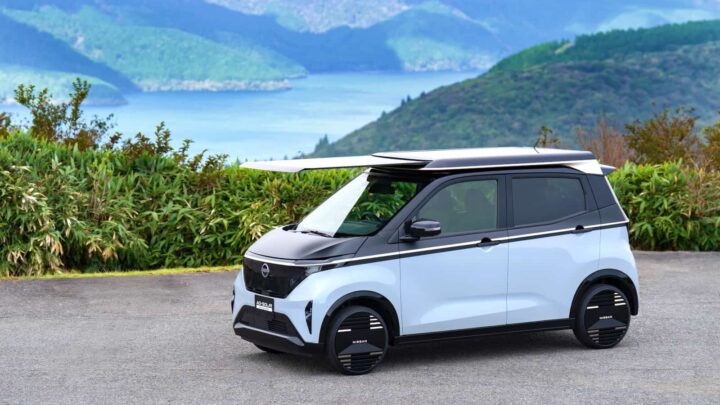 Nissan Sakura com o sistema de painéis solares para carros elétricos, o Ao-Solar Extender
