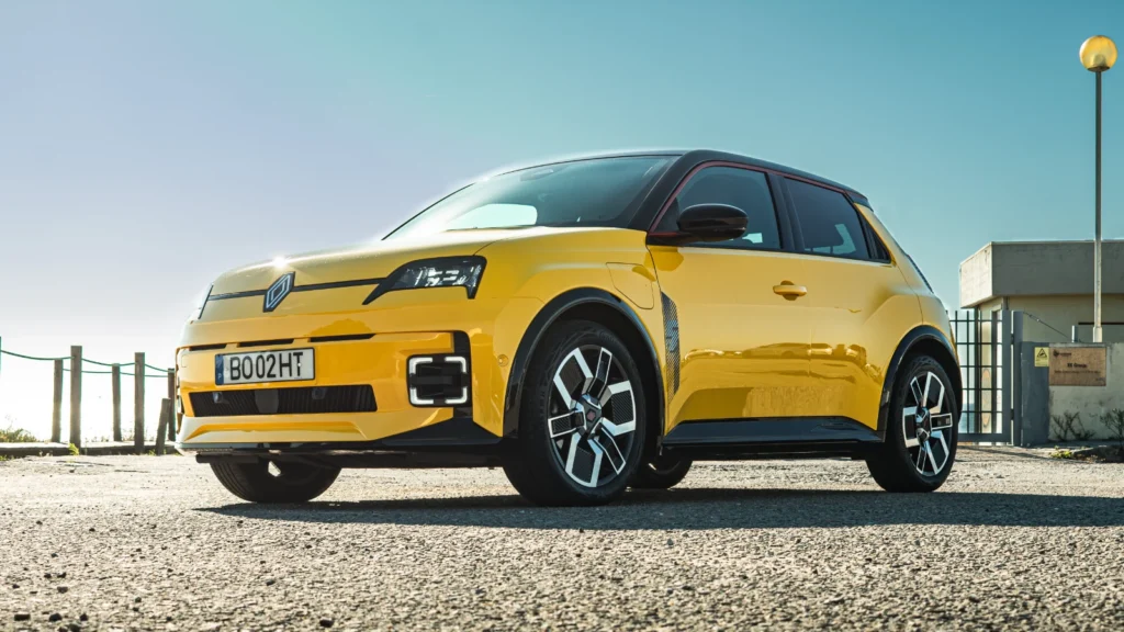 elétricos Renault Skoda Tesla automóvel