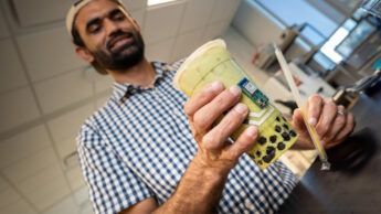 Adesivo transforma o seu copo num sensor de saúde