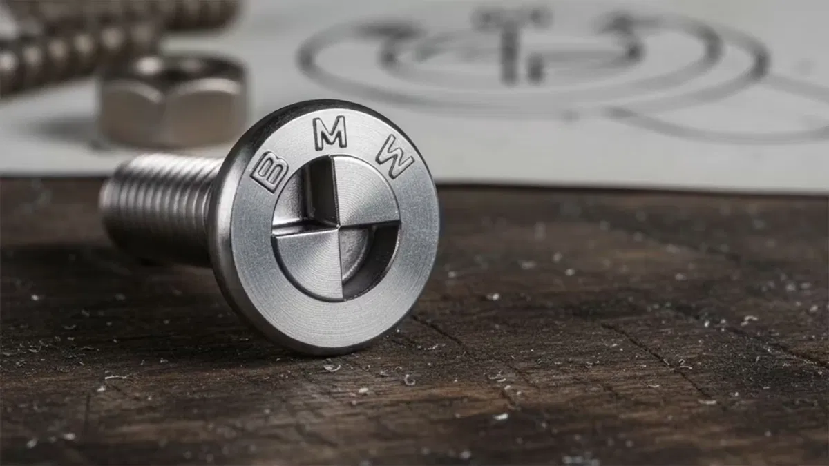 Estratégia ou marketing? BMW desenvolve parafusos impossíveis de remover