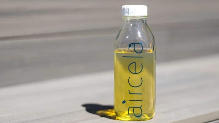 Imagem garrafa de gasolina produzida através do dióxido de carbono