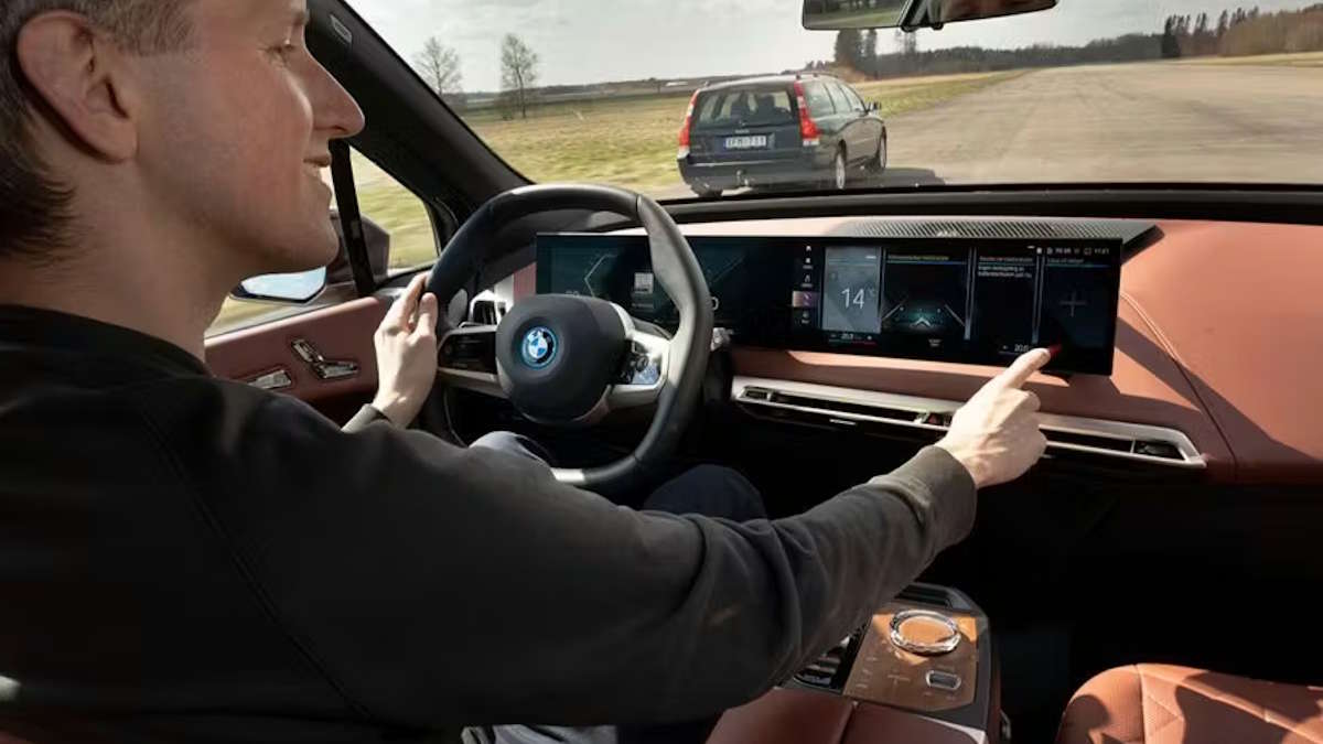 Ecrãs táteis nos carros: estudo prova que estão a comprometer a segurança