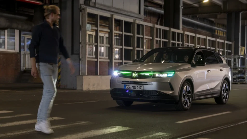 Estudo confirma: carros elétricos não representam maior risco para os peões