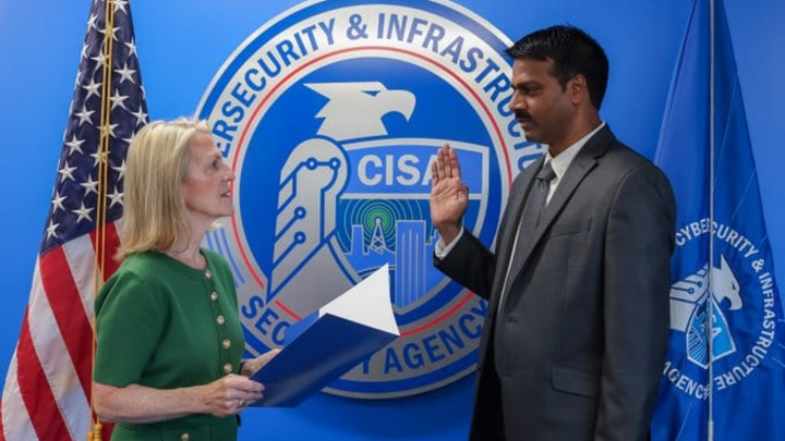 Lapso do diretor interino de cibersegurança dos EUA dispara alerta… sobre cibersegurança 5 Madhu Gottumukkala a ser empossado na CISA, em 2025.