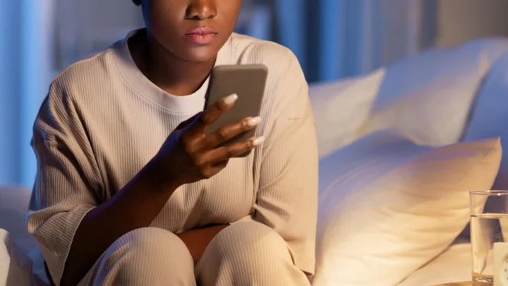 Ilustração doomscrolling