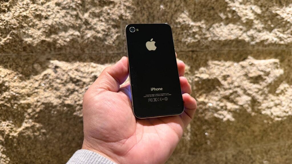 Por que motivo o iPhone 4 está de volta, 15 anos depois?
