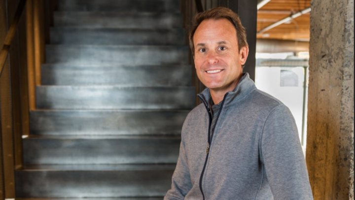 Jason Lemkin, fundador da SaaStr e conhecido como o "padrinho do SaaS" (sigla para Software as a Service, ou Software como Serviço).