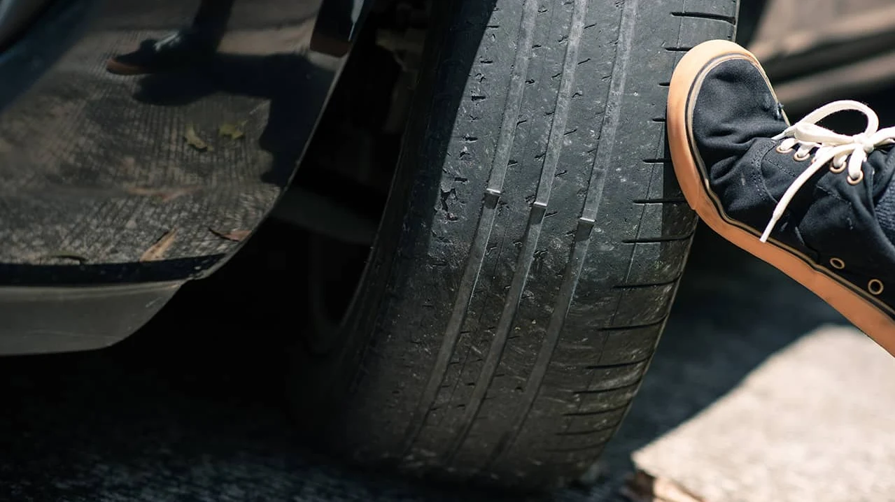 Olhe para o desgaste dos pneus, eles podem revelar os problemas do seu carro