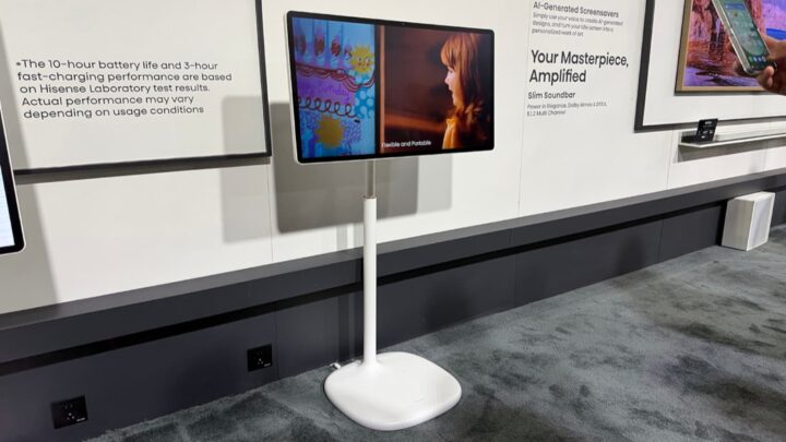 Ecrã S6 Follow Me da Hisense, na CES 2026.