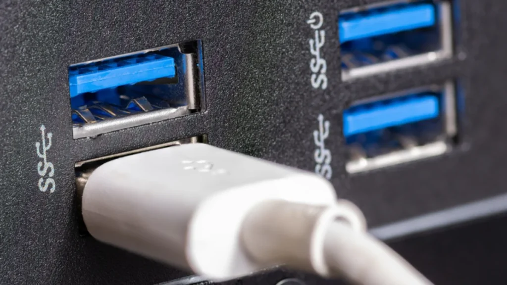 O que significam as letras “SS+” em algumas portas USB modernas