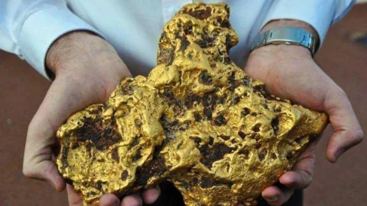 Imagem de uma enorme pepita de ouro