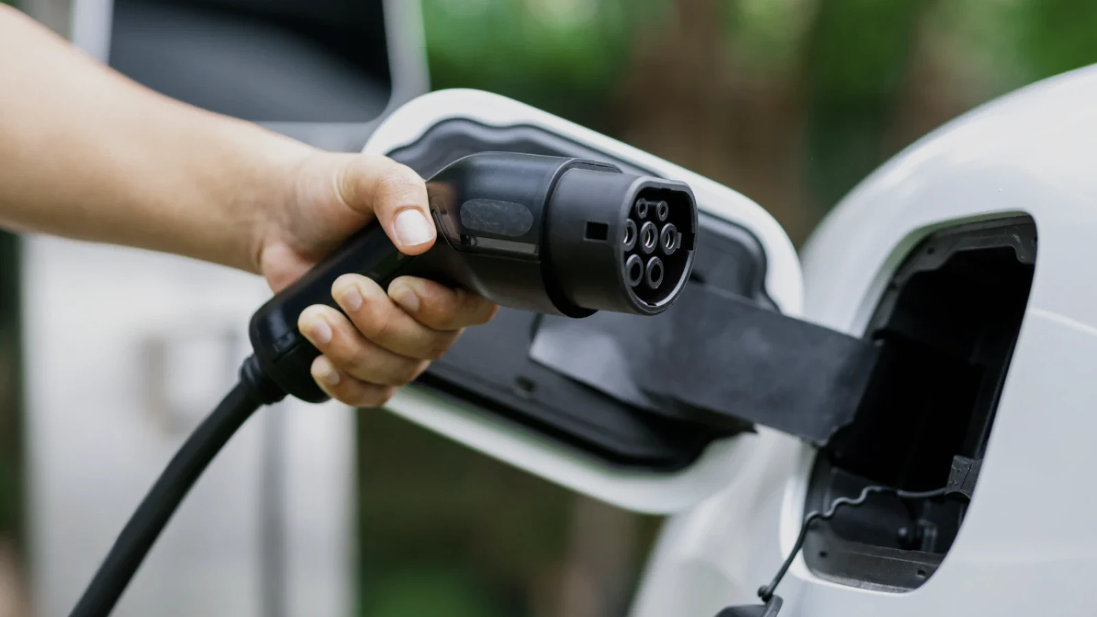 Carros elétricos podem não precisar de novas redes de energia: há uma solução mais barata