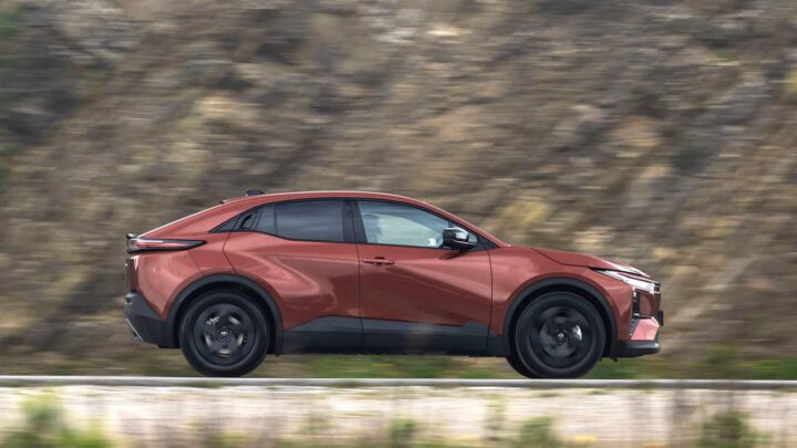 Toyota C−HR+